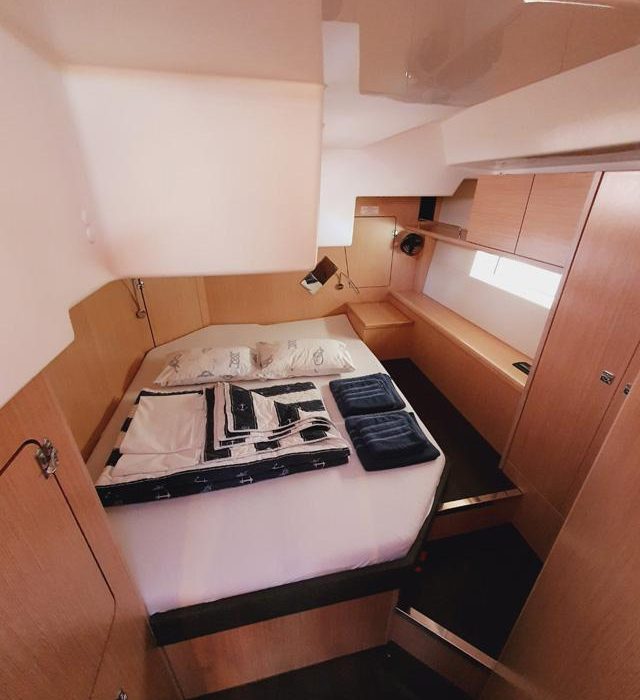 Novara | Bavaria C50 Style photo 11