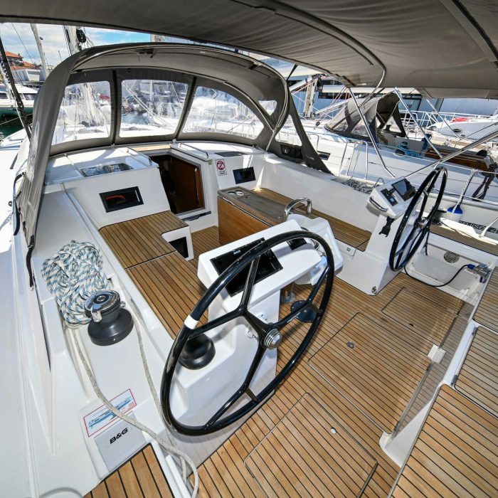 Efix | Bavaria C45 photo 3