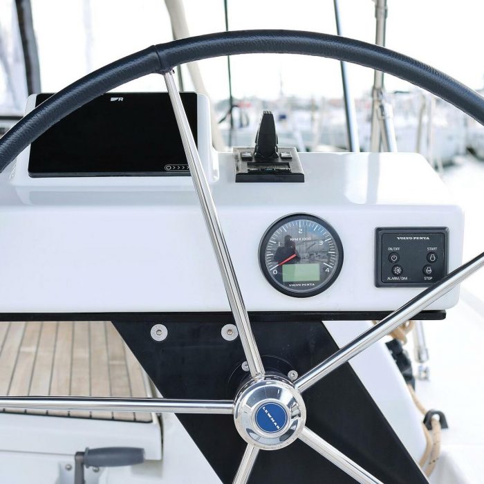 Flipper | Dufour 470 photo 10