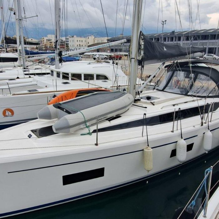 Nirvana | Bavaria C42 photo 7