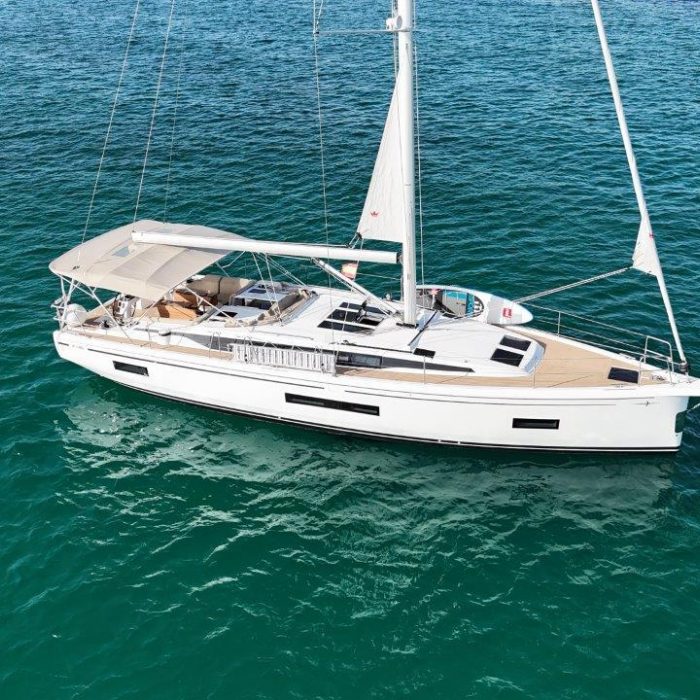 Topaz | Bavaria C46 photo 9