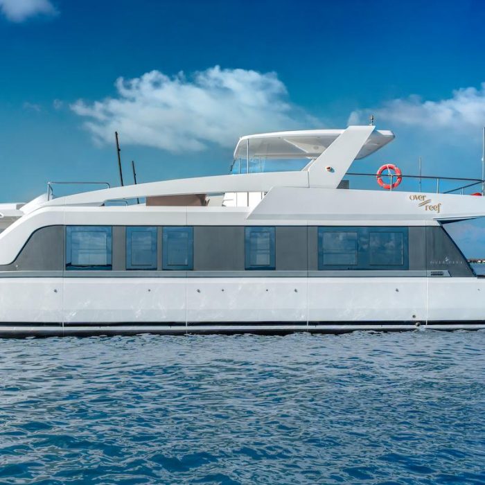 Over Reef | Power Catamaran photo 4