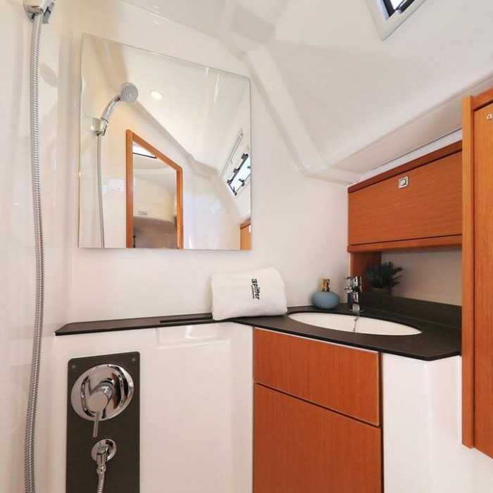 Avior photo 24