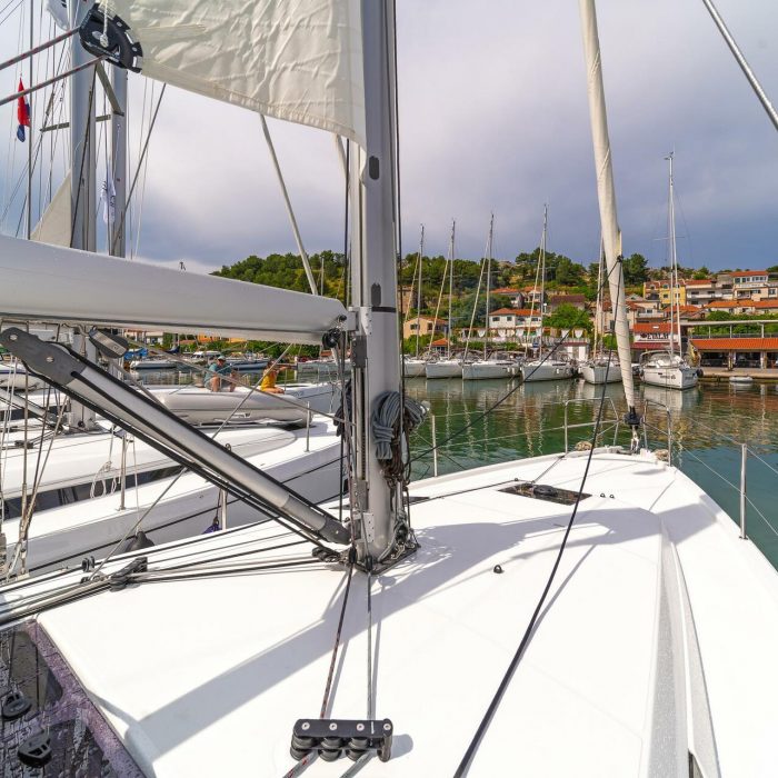 First Date | Sun Odyssey 410 photo 4