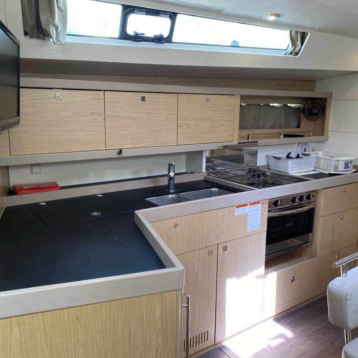 Spindrift | Beneteau Oceanis 45 photo 4