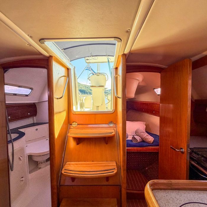 Lila | Bavaria Cruiser 32 photo 4 Lila | Bavaria Cruiser 32 photo 4