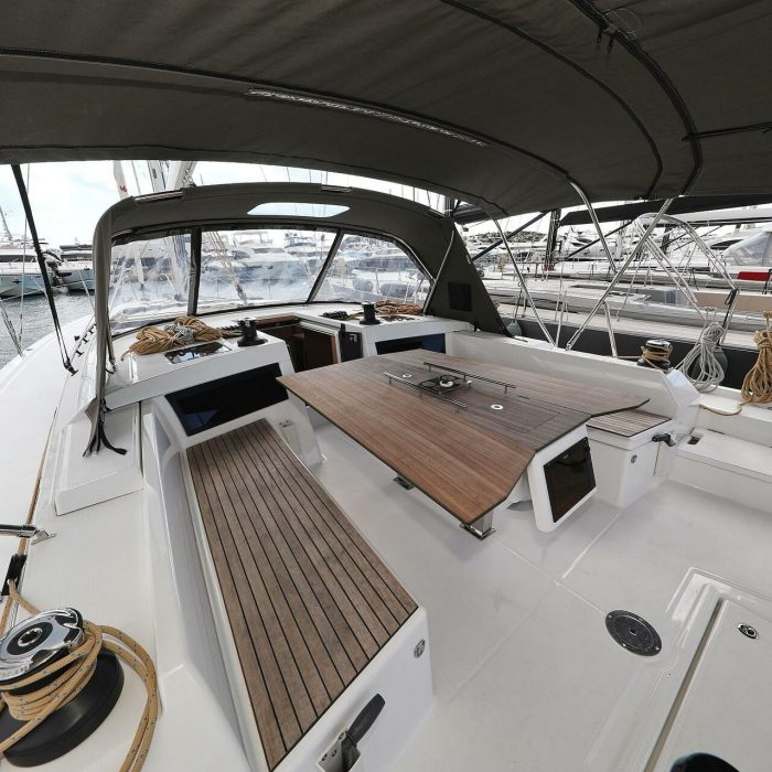 Blue moon | Dufour 470 photo 8
