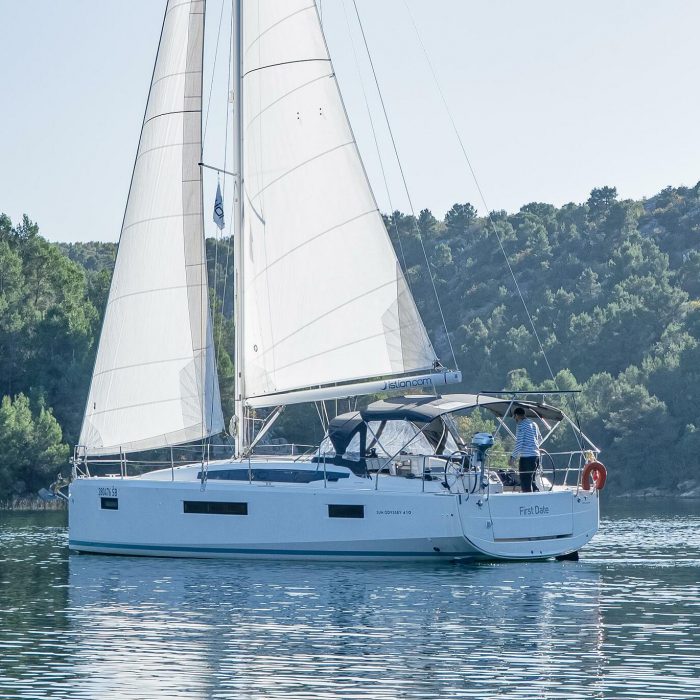 First Date | Sun Odyssey 410 photo 2