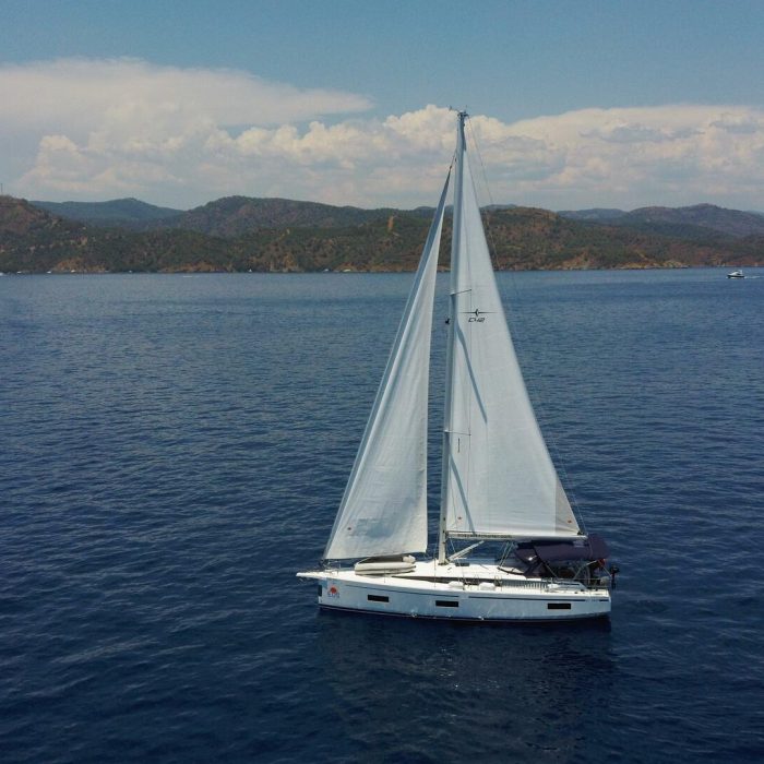Selene | Bavaria C42 photo 2