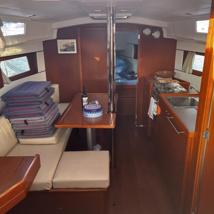 Albarosa | Oceanis 35.1 photo 5