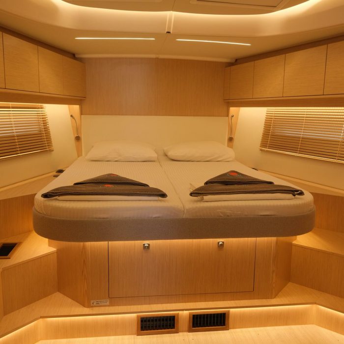 Daviana | Bavaria C46 photo 13