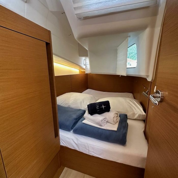 Wind Kiss | Sun Odyssey 410 photo 10