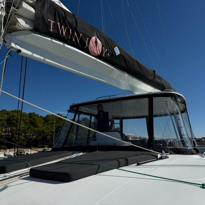 Twin Joy + | Lagoon 51 photo 18