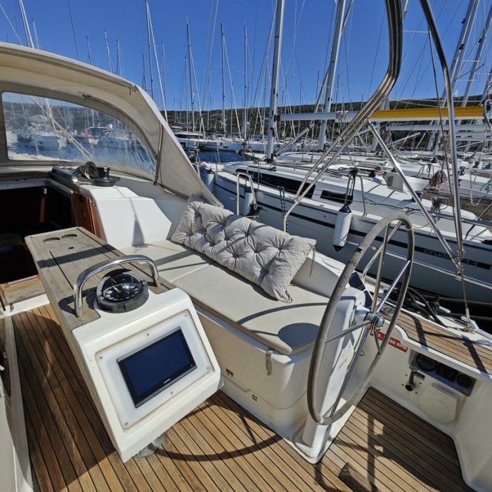 Bura | Bavaria Cruiser 37 photo 3