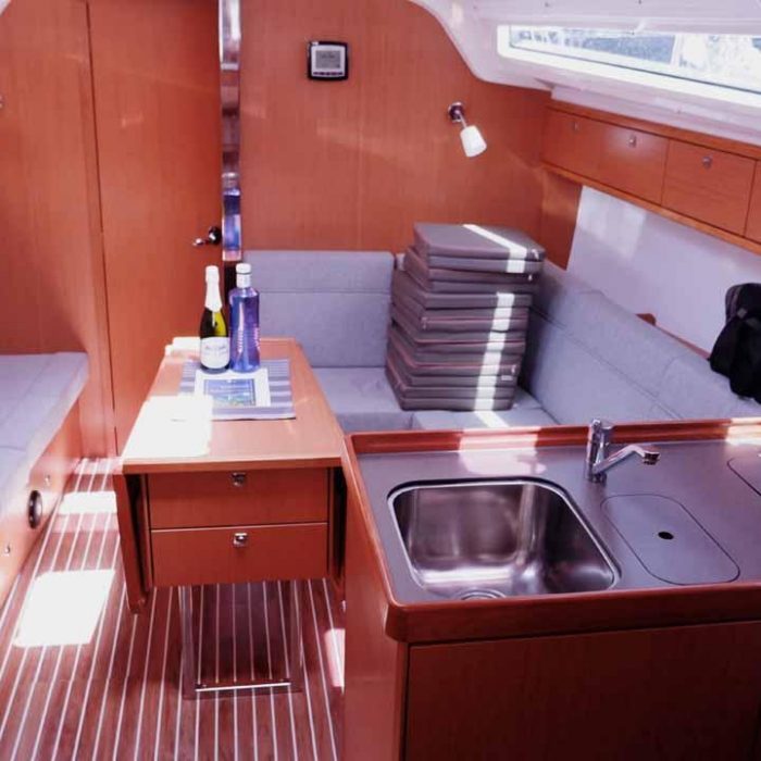 Catalina | Bavaria Cruiser 37 photo 7