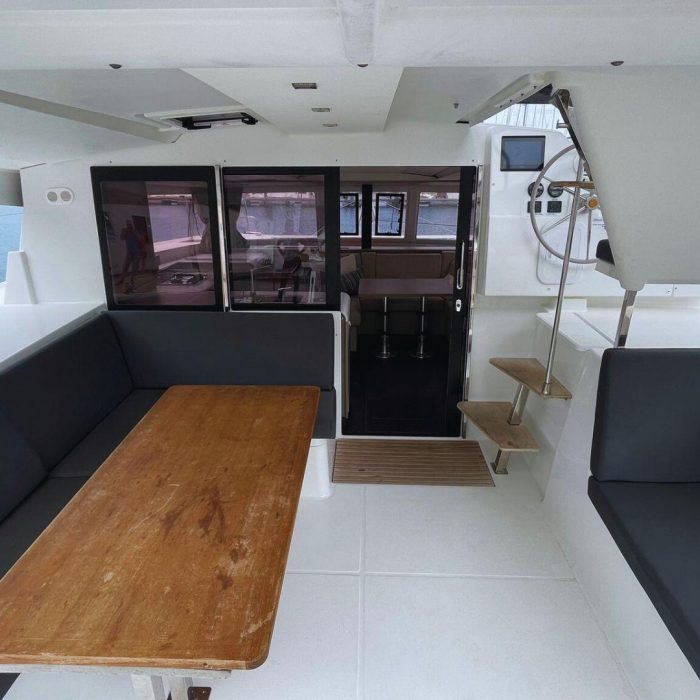 Luna | Fountaine Pajot Isla 40 photo 6