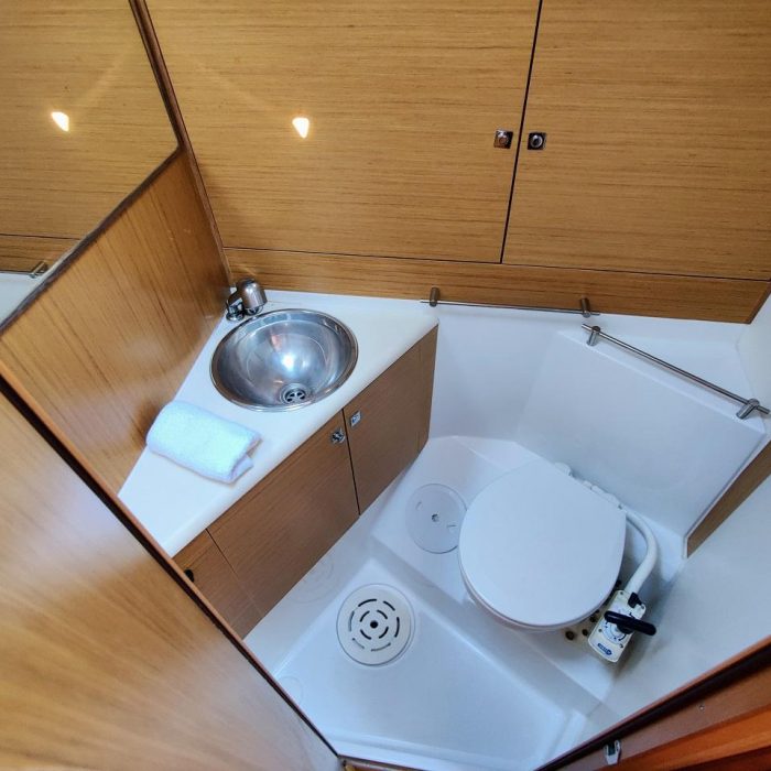 Lady Joanna | Sun Odyssey 49i photo 13