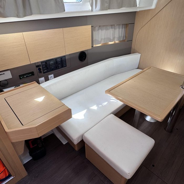 Felina | Oceanis 38 photo 8