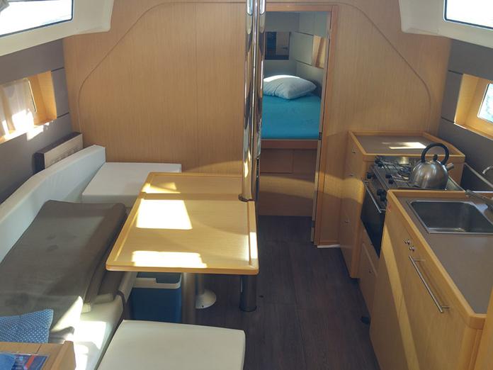 Solar | Oceanis 38 photo 3