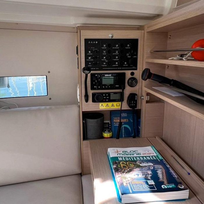 Jeep | Oceanis 30.1 photo 6