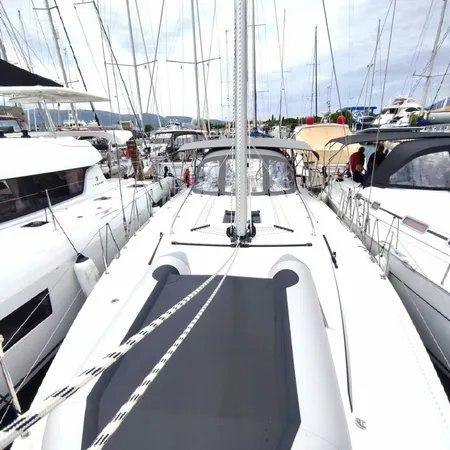 Oktana | Bavaria C42 photo 7