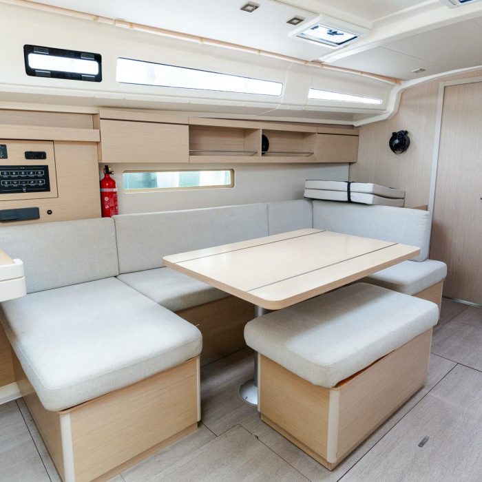 Clio - Standard Line | Oceanis 40.1 photo 12