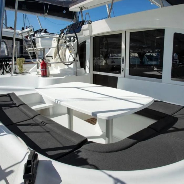 Ploto | Lagoon 380 photo 4
