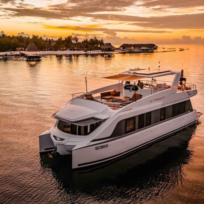Over Reef | Power Catamaran photo 17