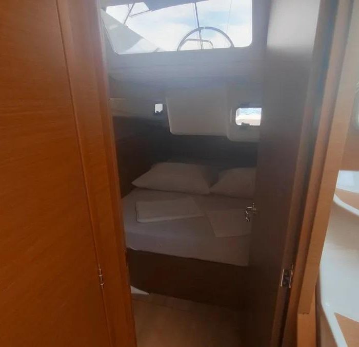 Greta | Sun Odyssey 440 photo 5