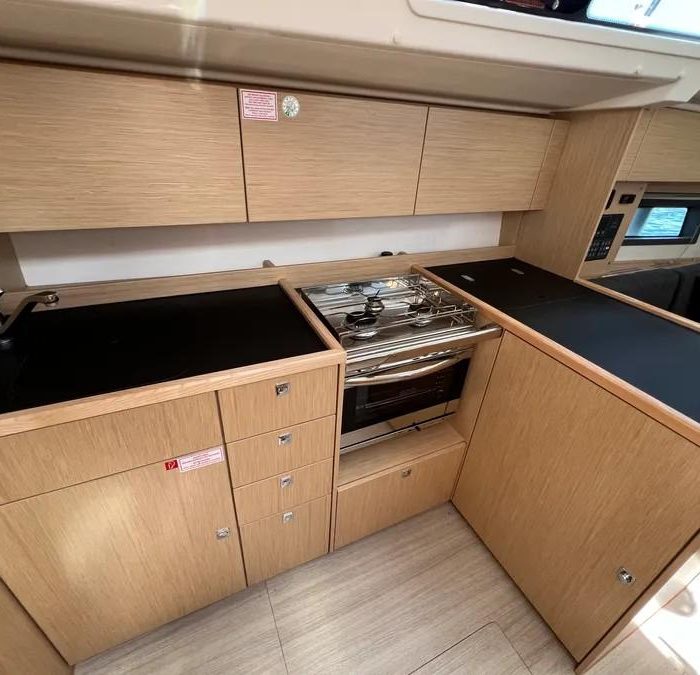 Zala | Bavaria C38 photo 11
