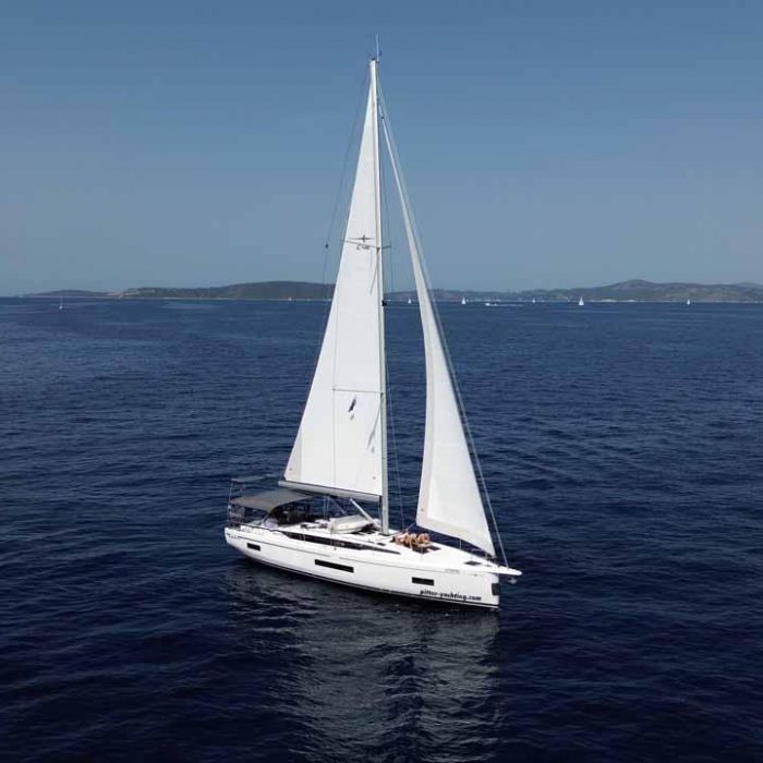 Estinella | Bavaria C46 photo 2
