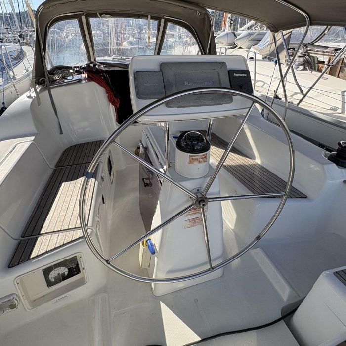 Sail Mira photo 1