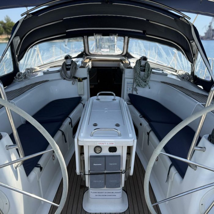 LADY LIBERTY | Bavaria 49 photo 12