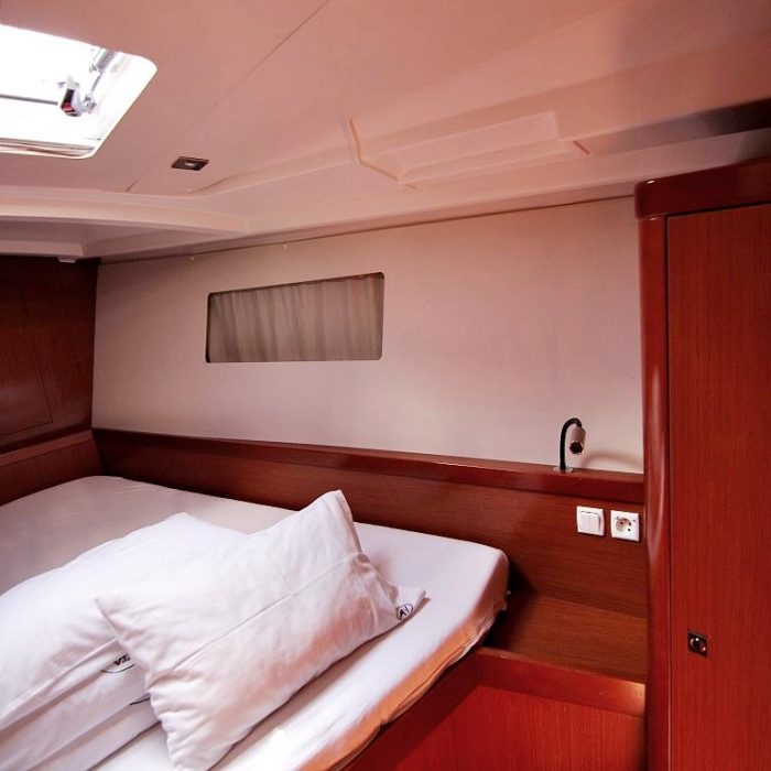 GOLDEN DREAMS | Oceanis 45 photo 10