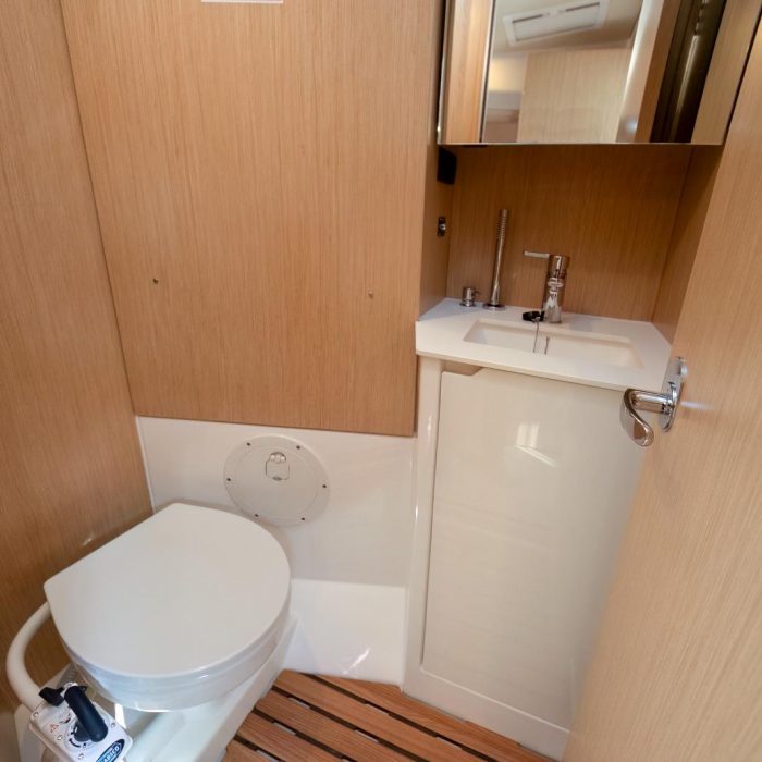 Aura | Bavaria C38 photo 24