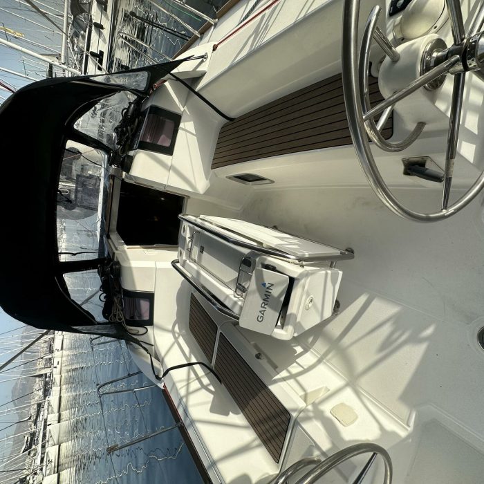 OYSTER SHELL | Sun Odyssey 379 photo 10