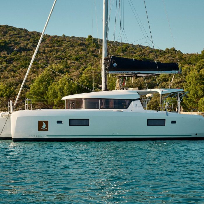 Barney | Lagoon 42 photo 5
