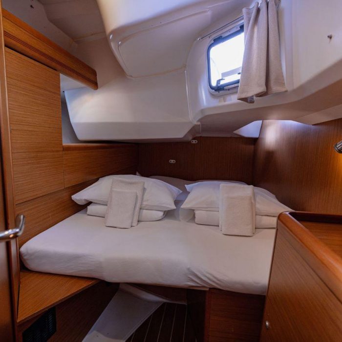 Ana B. | Sun Odyssey 49i photo 23