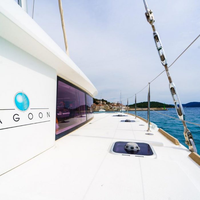 Miss Moneypenny | Lagoon 400 S2 photo 8