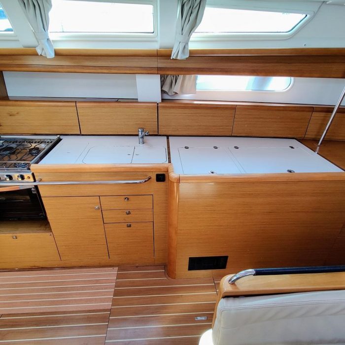 Lady Joanna | Sun Odyssey 49i photo 6