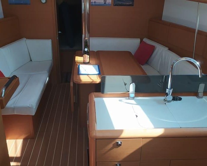 Glazdo | Sun Odyssey 379 photo 4