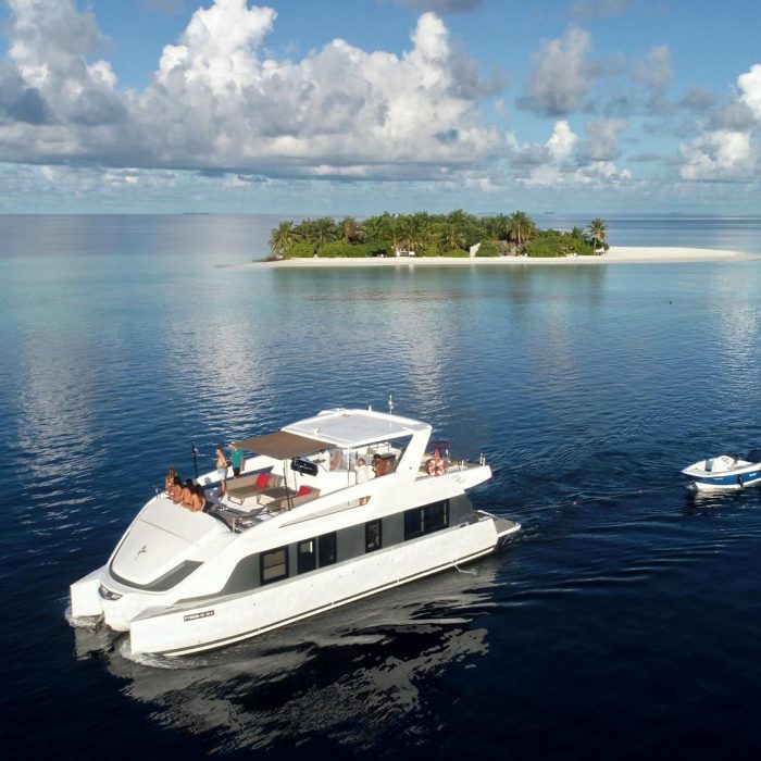 Over Reef | Power Catamaran photo 2