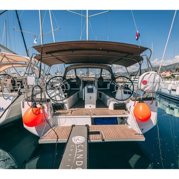 Purr | Sun Odyssey 410 photo 6