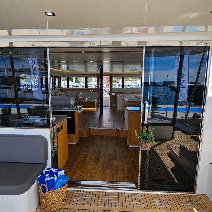 October | Mazarin 55 photo 18