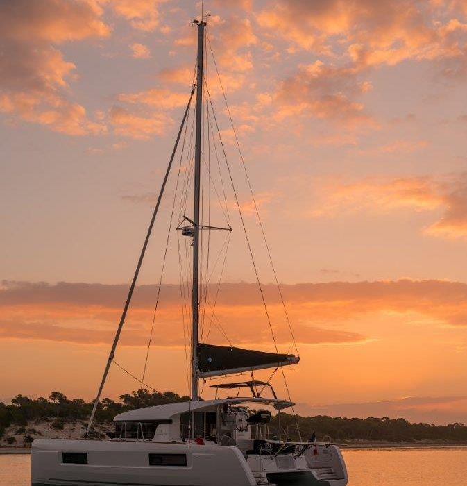 Araponga | Lagoon 40 - 4 + 2 cab photo 5