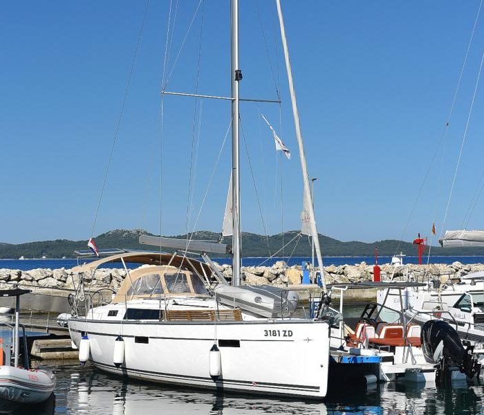 Lupe | Bavaria Cruiser 37 photo 10