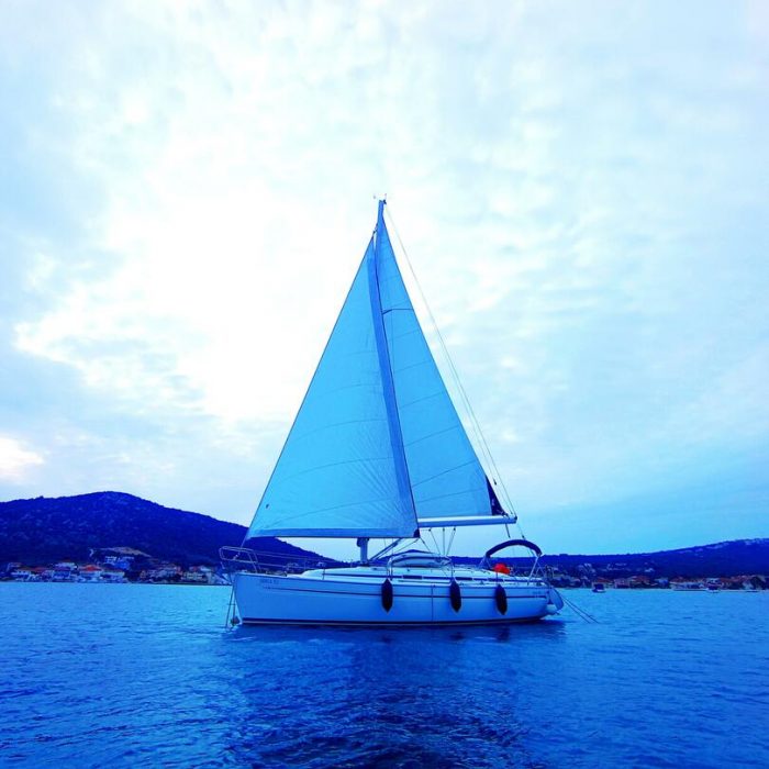 Ra | Bavaria 38 photo 6