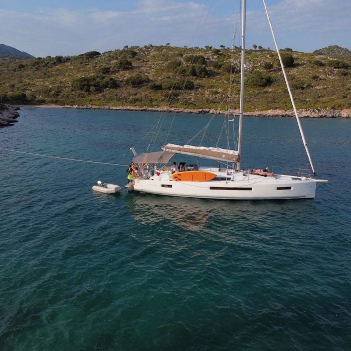 Helia (A/C, Gen. 10kVA, Electric Winch NEW 2022) | Sun Odyssey 490 photo 2
