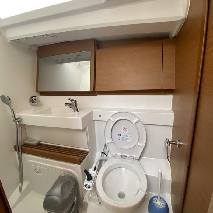 Lornia | Sun Odyssey 440 photo 2