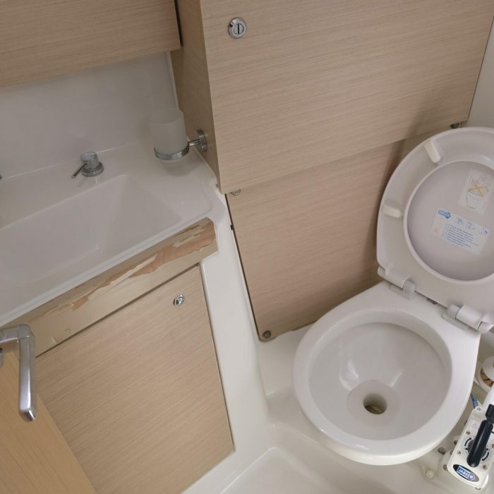 TRITON 89 | Oceanis 38.1 photo 60